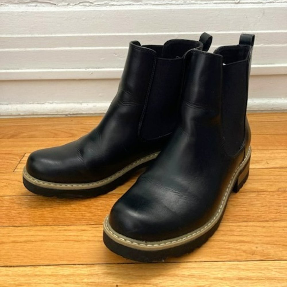 Women's Celina Chelsea Boots - Universal Thread